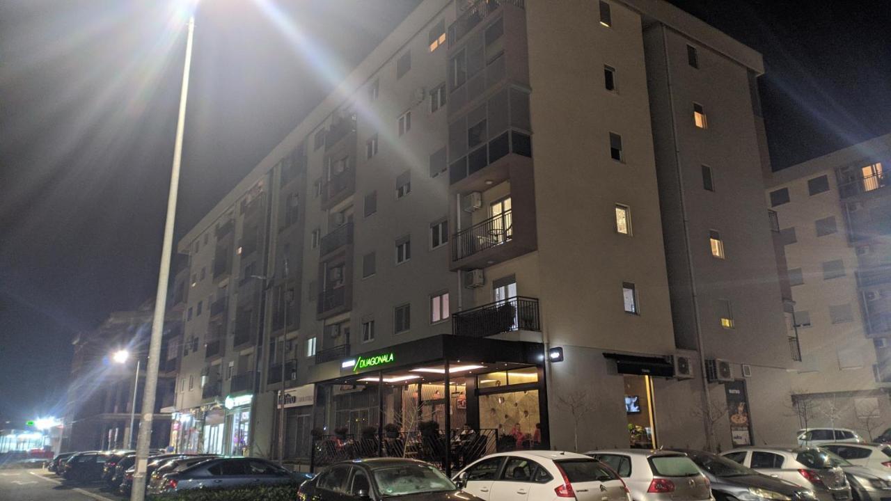 Guest House Mikeli 포드고리차 외부 사진